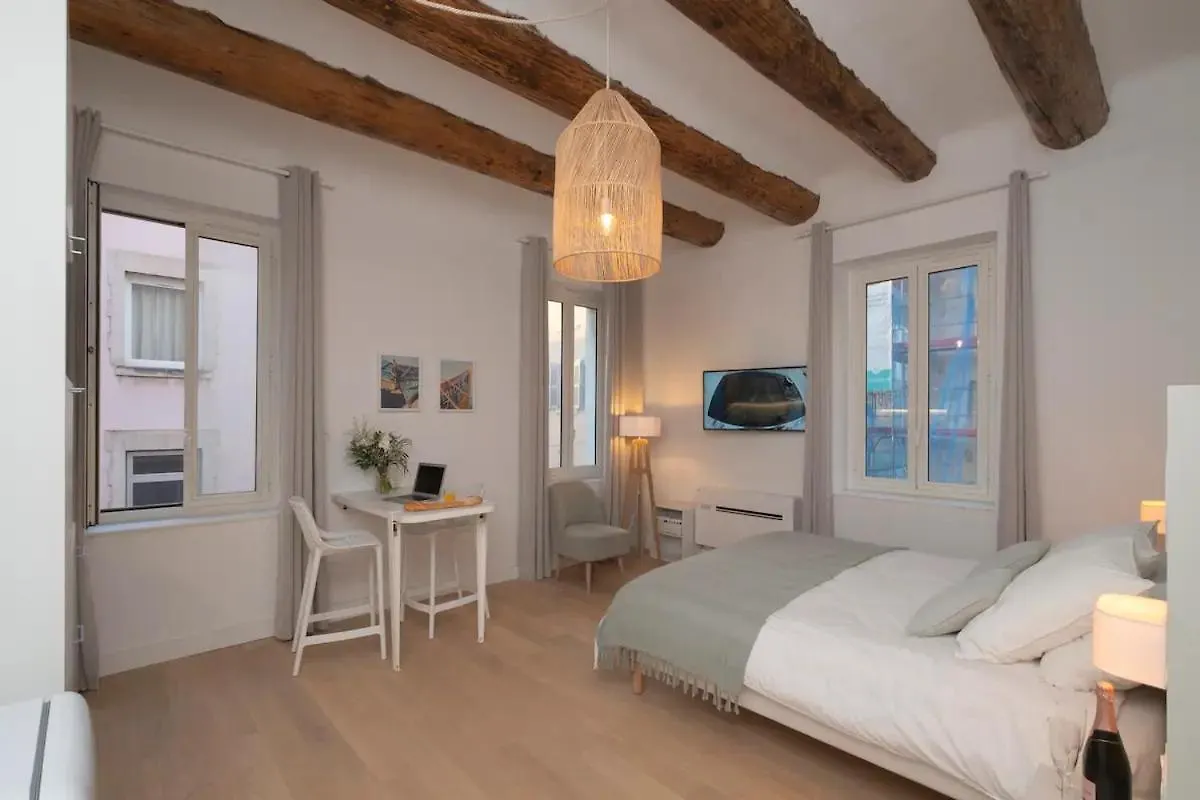 Design Suites Vieux Port Marseille 0*,  France